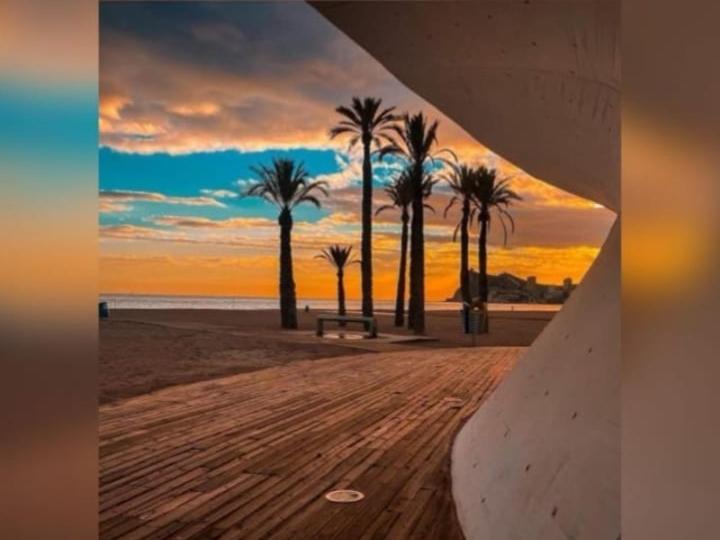 Apartamento Frente Al Mar Benidorm Bagian luar foto